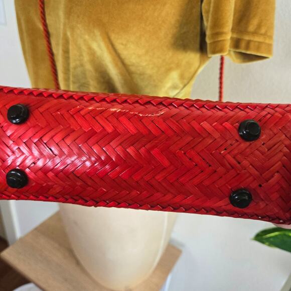 VINTAGE WOVEN RAINBOW RED PURSE ZIPPER CLOSURE FEET ON BAG - Picture 3 of 5